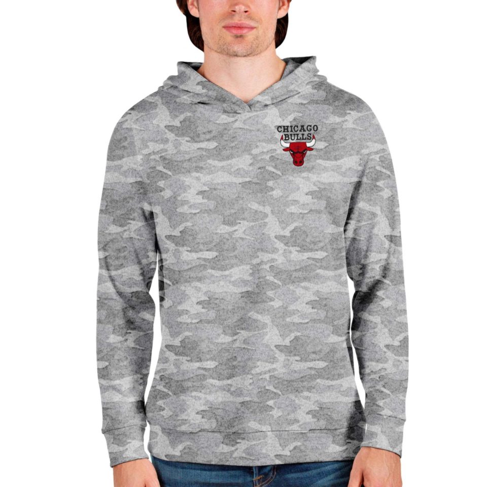 Cast Iron Versatile Men's Antigua Camo Chicago Bulls Absolute Pullover Hoodie